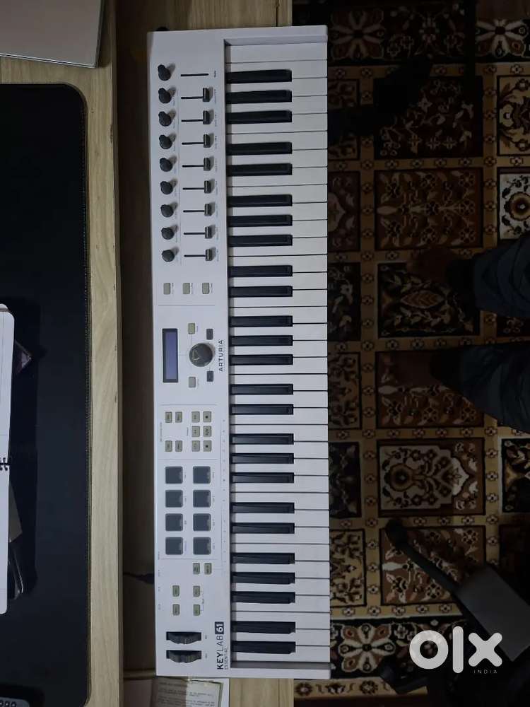 Aruturia Keylab 61 Midi keyboard