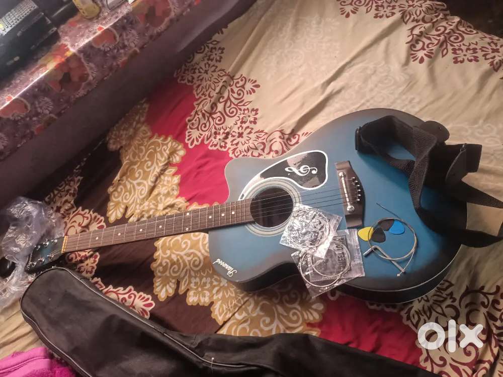 Guitar new condition 2500only