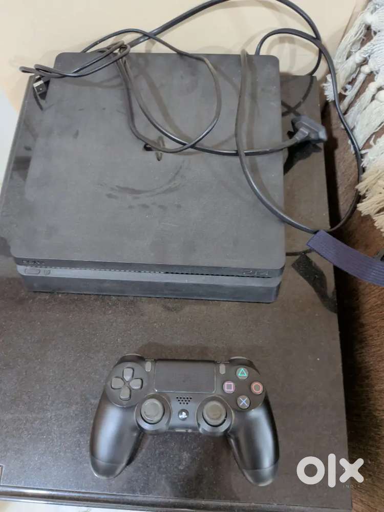 Sony PS4 500GB (Black) – Excellent Condition + 1 Controller