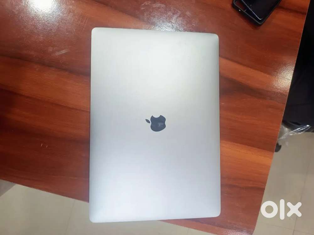 Apple Macbook pro touchbar And TouchId