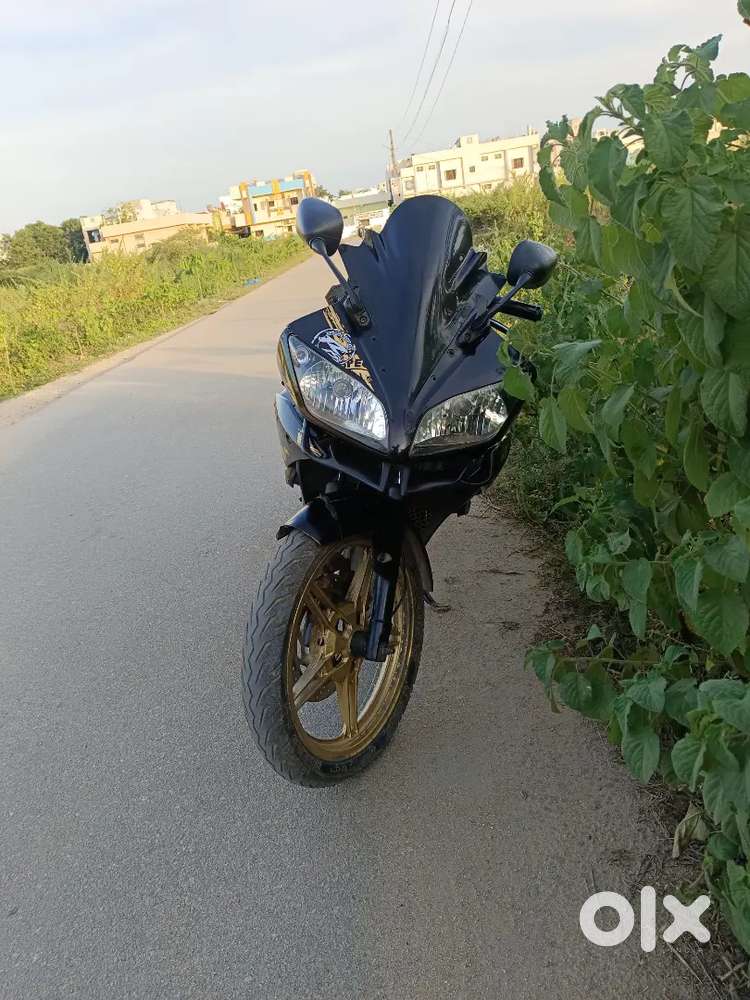 R15 V2  gold black