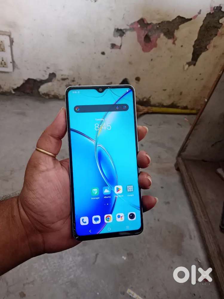 Vivo y27 6/128 green colour