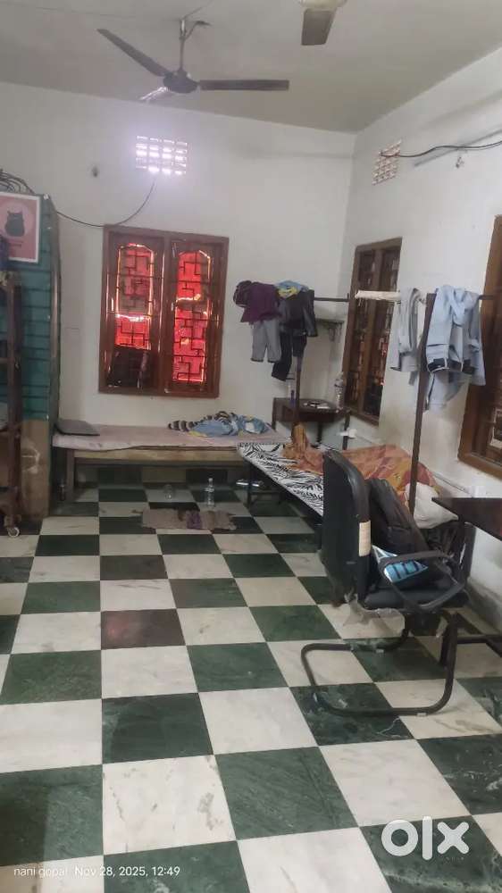 Looking for boys roommate