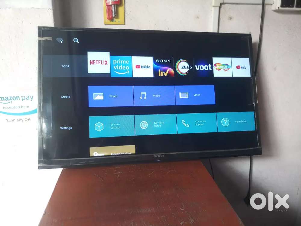 32 inches SONY BRAVIA SMART LED TV. SHOWROOM CONDITION LIKE NEW