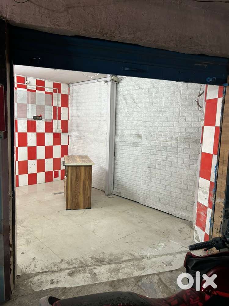 Shop for rent opposite Meridain function hall.