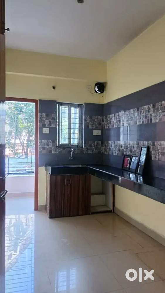 Fully independent semi furnished 3bhk new flat ulubari near main road