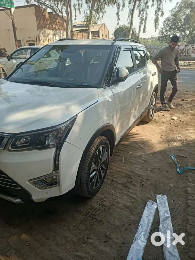 Mahindra XUV3OO  top model
