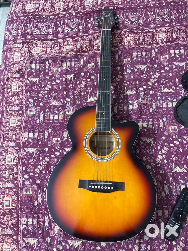 Very good polished guitar wood and very good condition