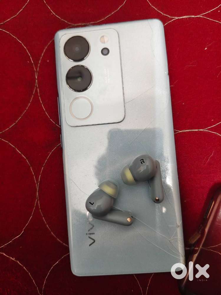 One plus nord 4 earbuds 4 months old with bill box