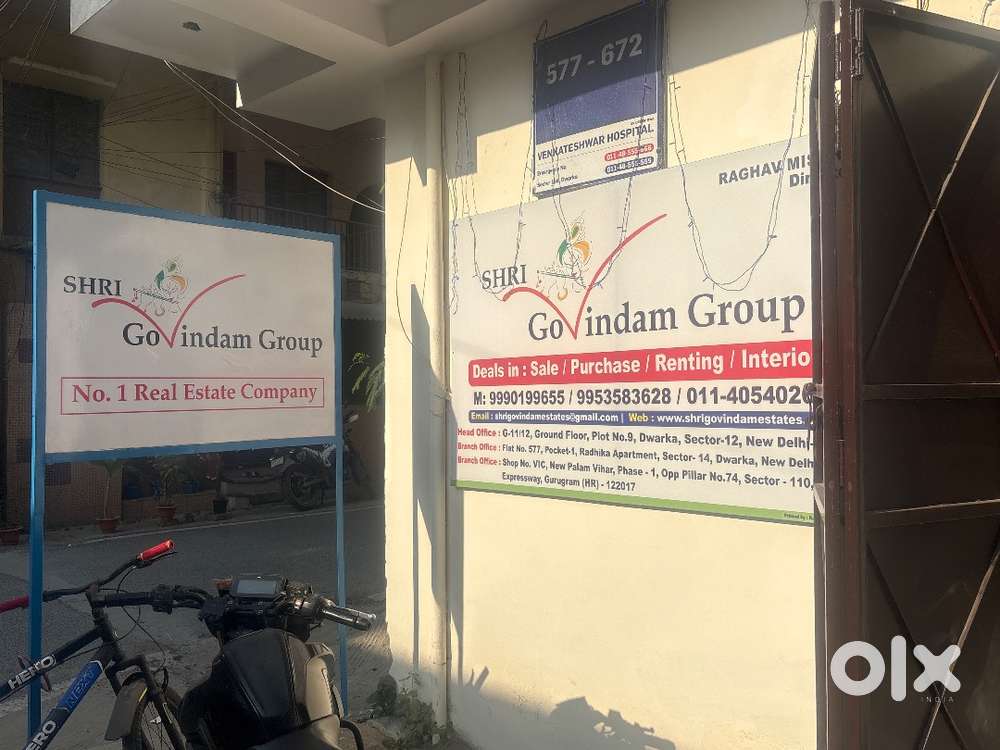 Female Telesales executive