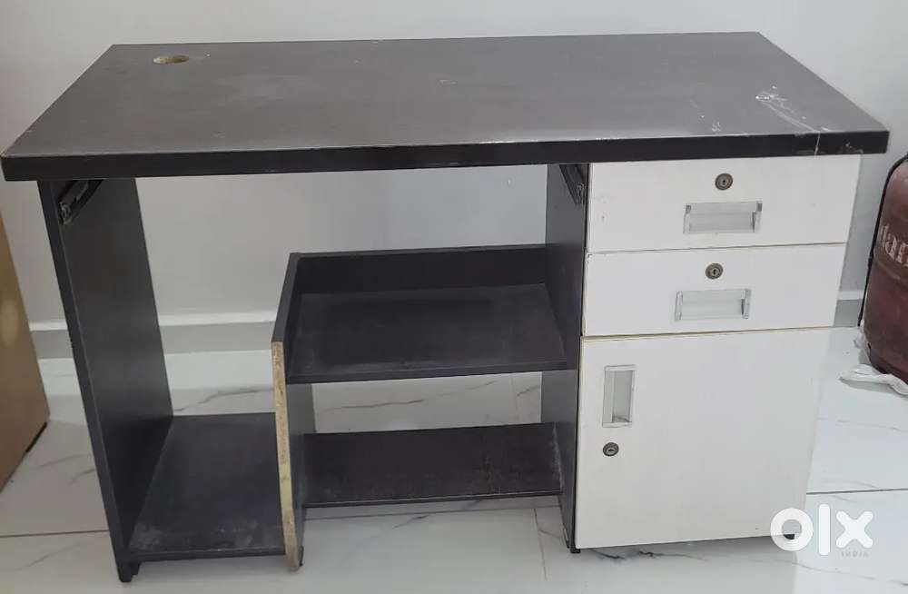 Computer table/study table