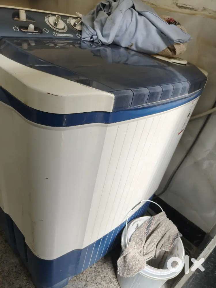 Semi automatic washing machine