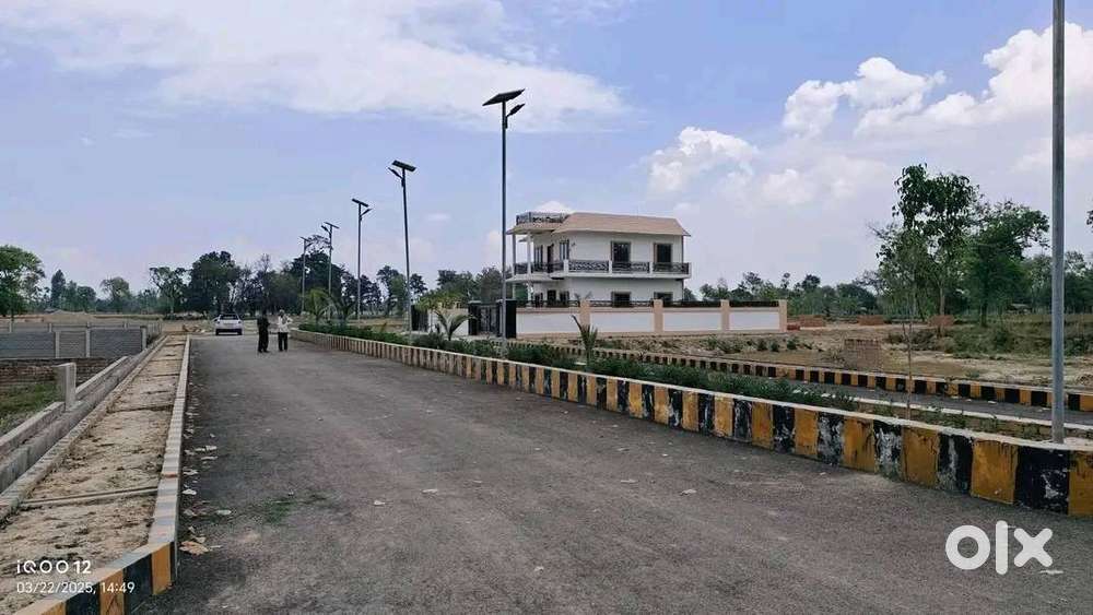 लखनऊ कुर्सी रोड से कुछ दूरी पर प्लॉट शुक्ला चौराहा के पास जानकीपुरम मे