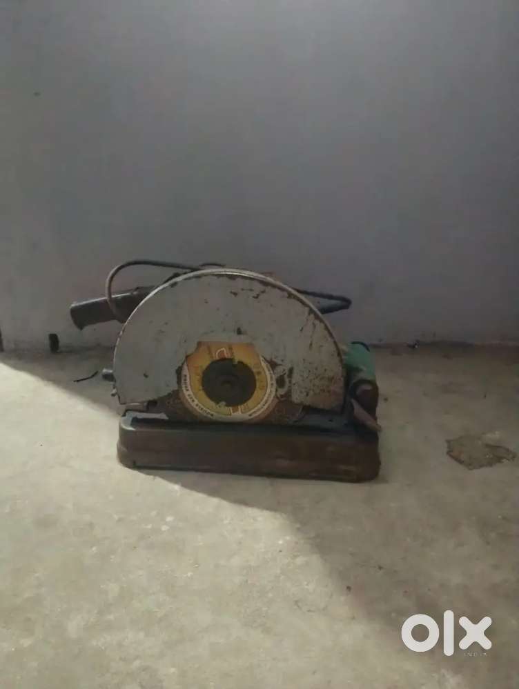 Iron cutting machine