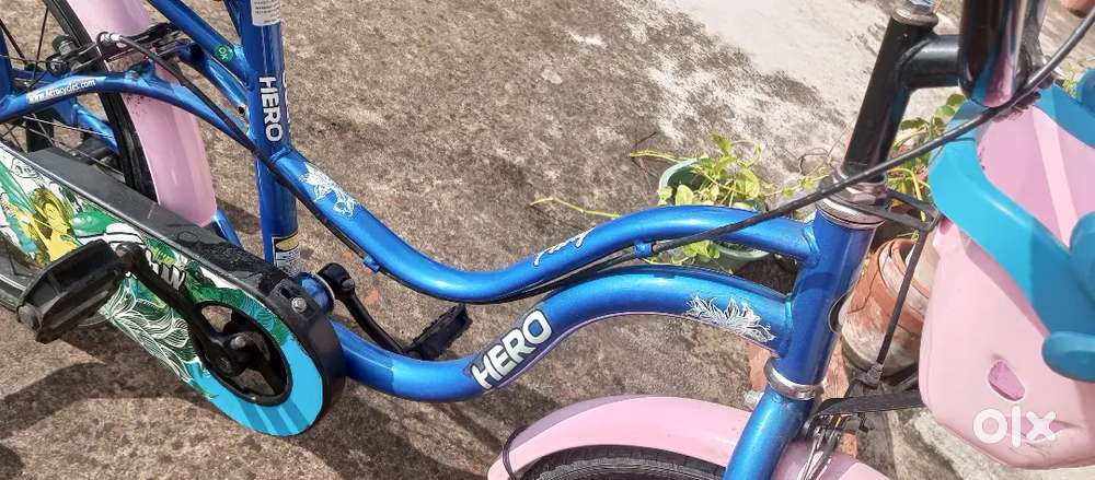 Hero kids cycle almost new condition