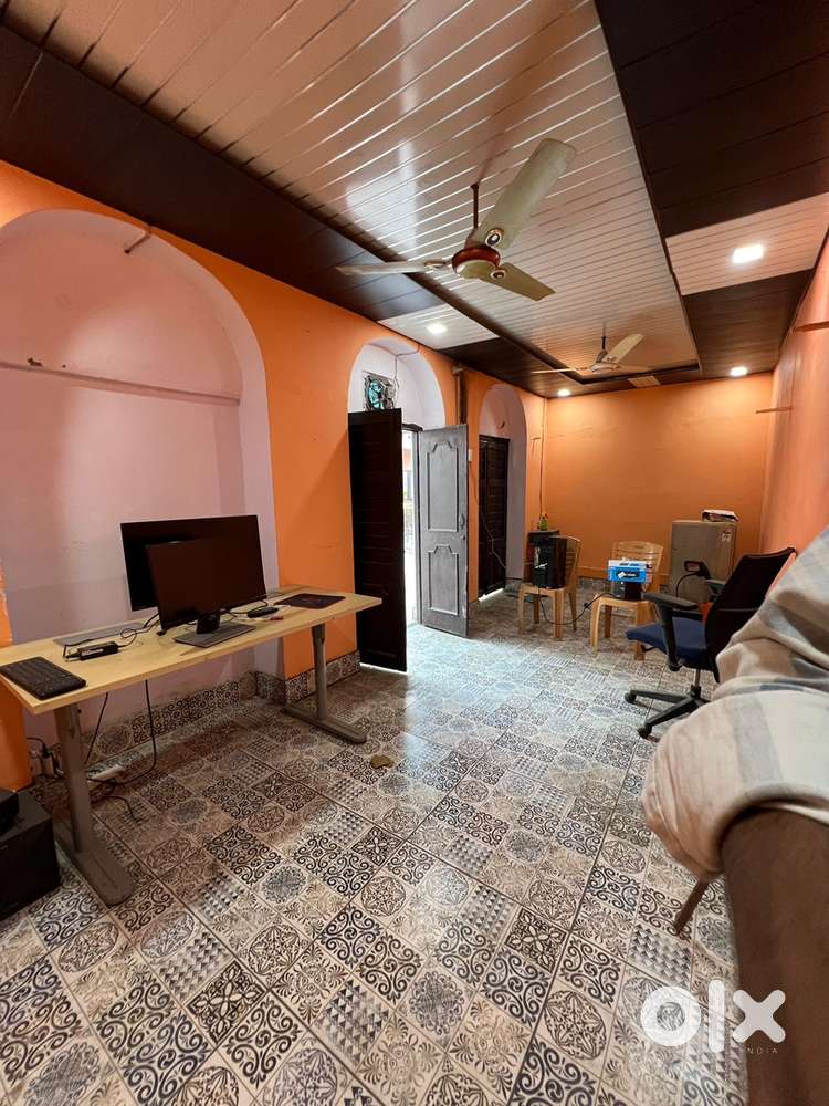 272 Guj  Spacious G+1: 8 Rooms + Office , Move‑In Ready