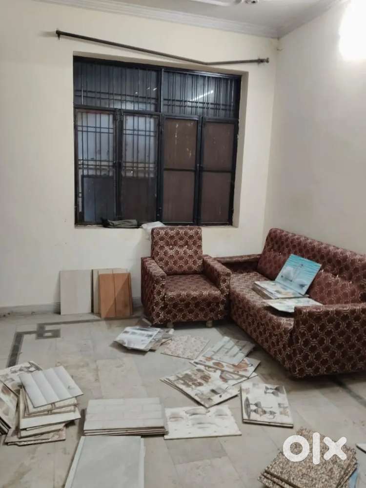 An independent 2 rooms set on ground floor, Purania Crossing..for All