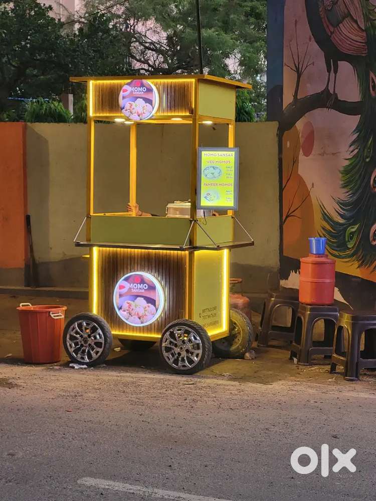 Momos stall bechna hai