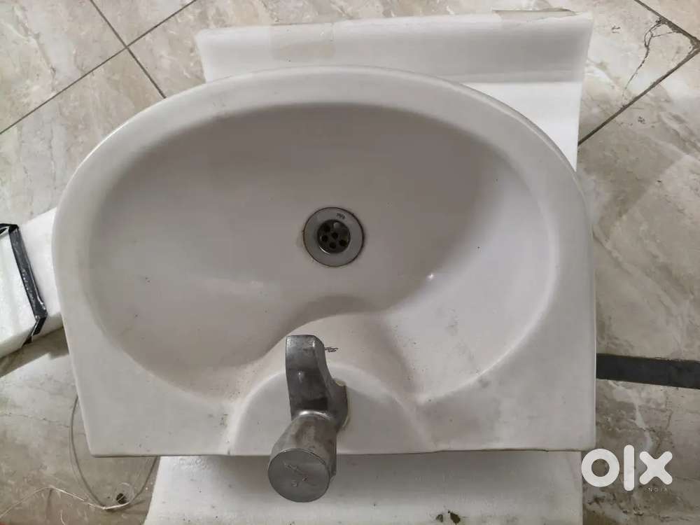 Wash Basin for bathroom or gallery Parryware