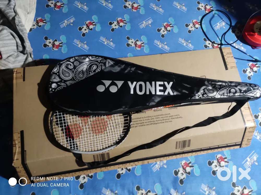 Yonex zr100 light 10 days old, I need money so I want sell this racket