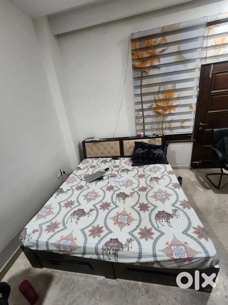 King size bed with mattress