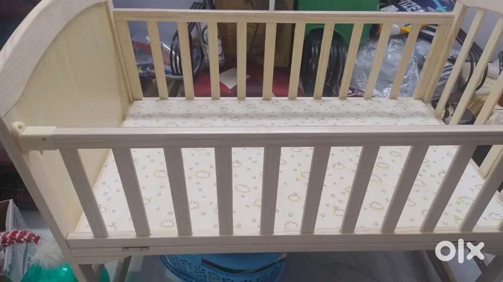 Kids Bed 0-3 years Brand New @ Rs 7000 (Negotiable price)