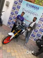New mt 15 only 2500 km driven  in warranty abd 5 yr insurance