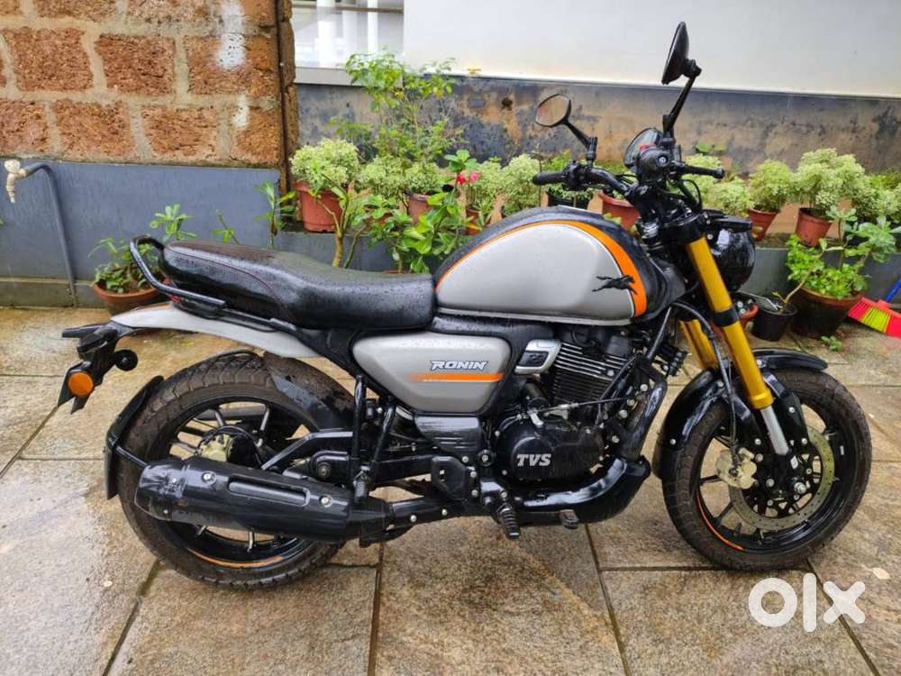 TVS Ronin Charcoal Ember