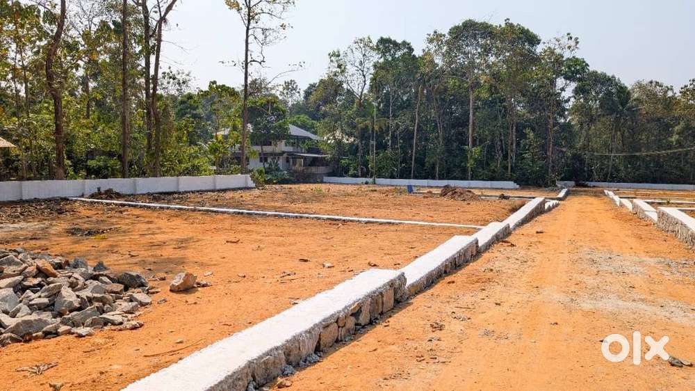 Perumbavoor Kuruppampady near 5–10 Cent Villa Plots-Free Reg-90% Loan