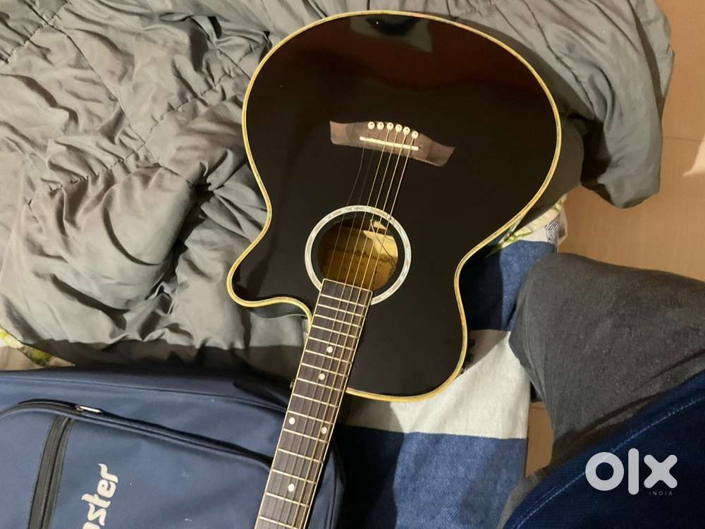 belltone semi acoustic guitar with inbuilt tuner, didario strings new