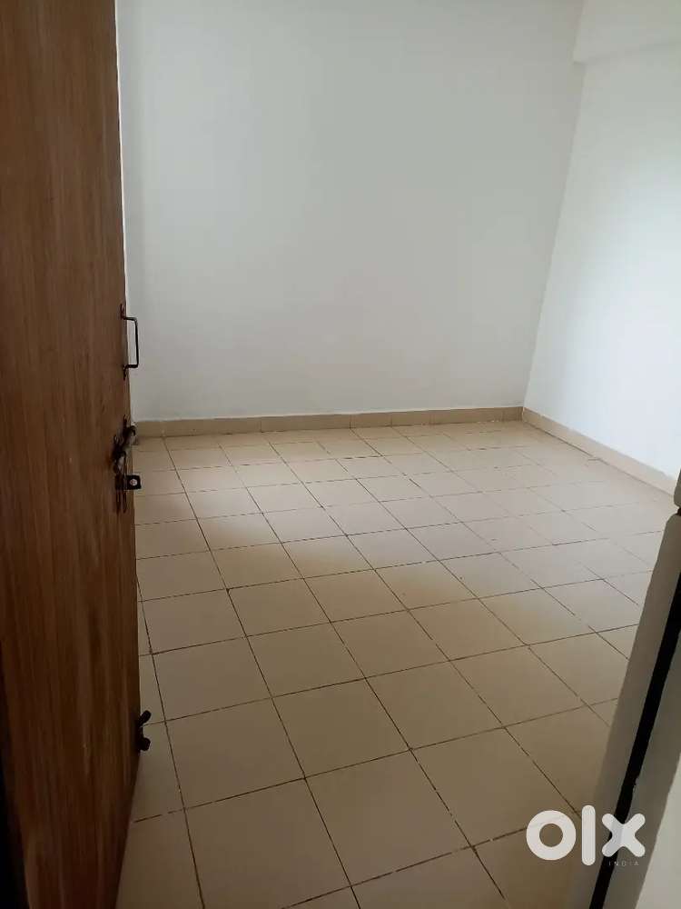 Girl roommate chahiye separate room hai