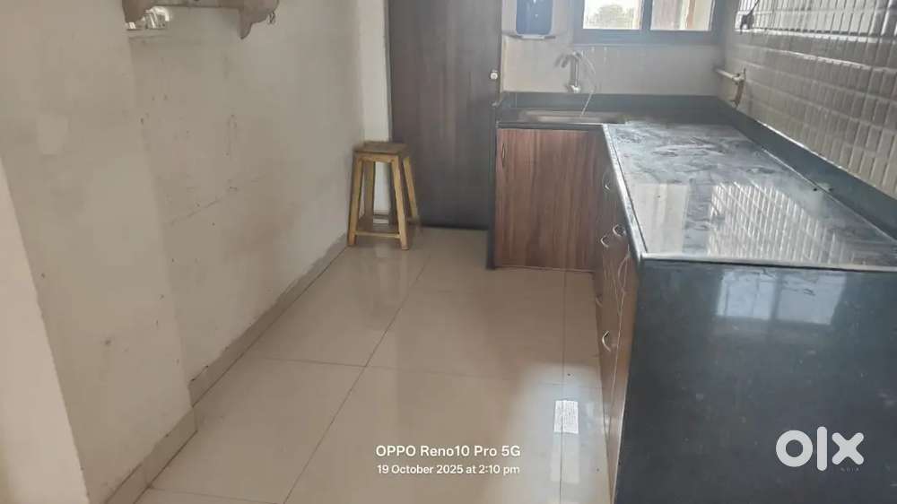 3bhk semi furnished flat for rent
