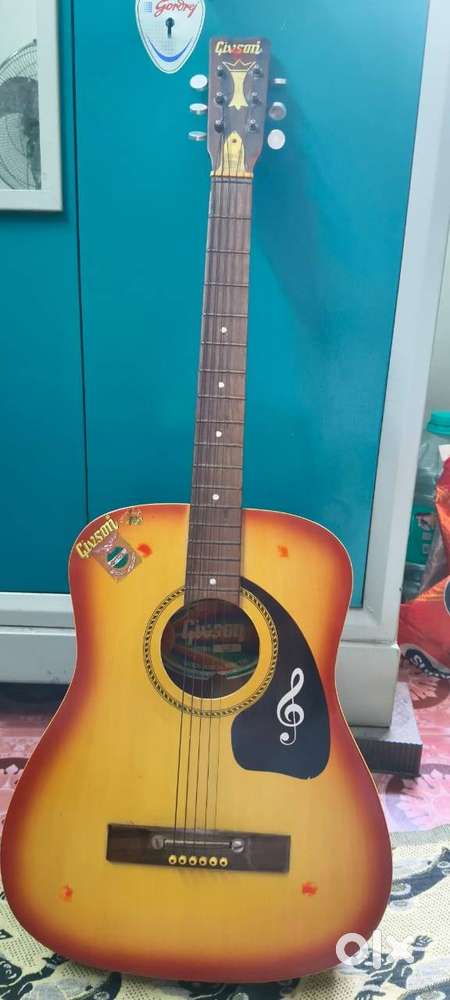 Givson Acoustic Guitar