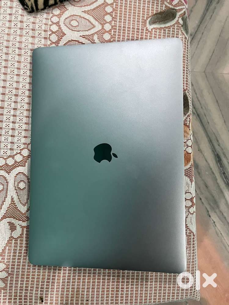 Mac book pro 2019 with touch bar