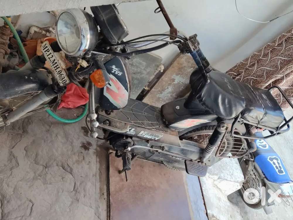 Gaadi ekdam A1 hai dikhne mai or chalne mai bhi