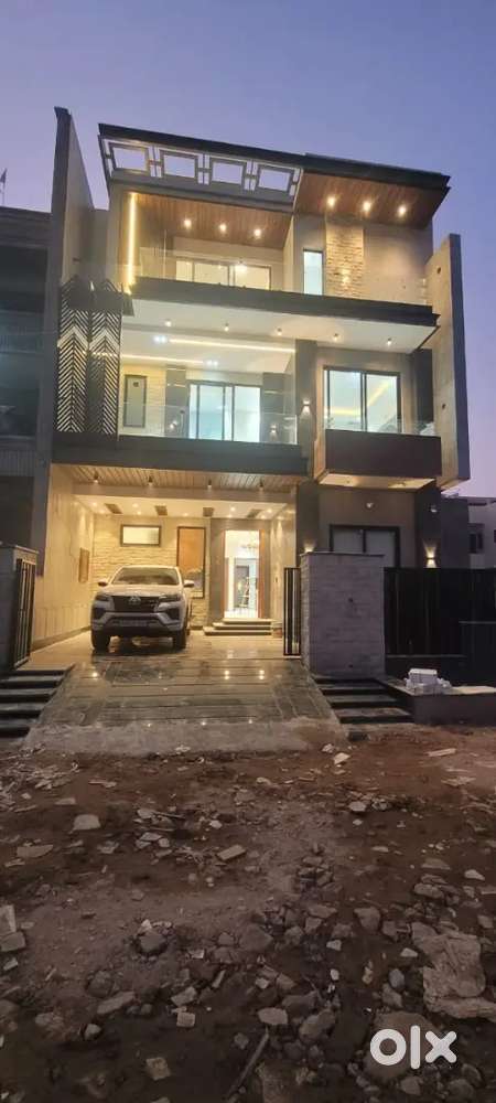 For sale 200 gaj house facing main airport road sunny enclave