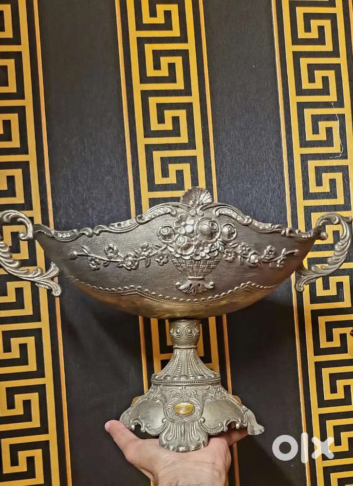 Luxury antiq piece Unique big bowl heavy metal Weight Luxury Rs 4,500