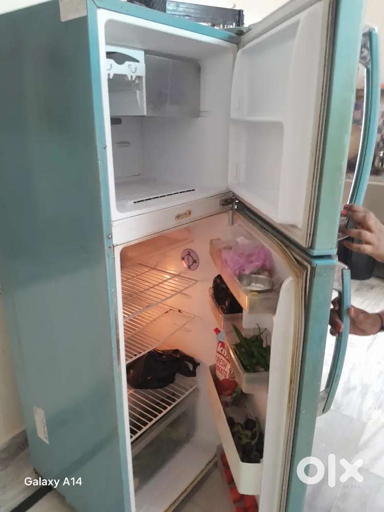 Refrigerator on h kisi bhi prkar ki kharabi nhi dabal door h