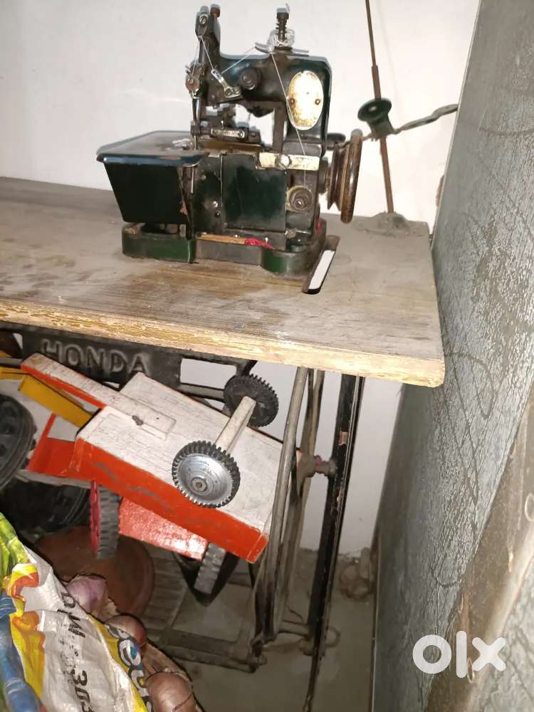 Overlocking machine very good condition