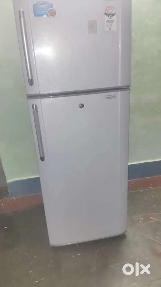 Stainless Steel [sasmung] Fridge with/  Excellent Condition to sale