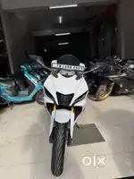 YAMAHA R15 v4 White 2024 Mettalic White