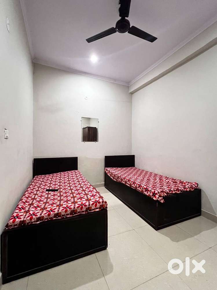 No Brokerage Cripa PGs Sector 62 - Free Field Expert