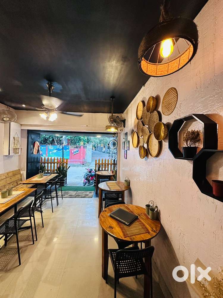 Ready to move cafe with 600 square ft.