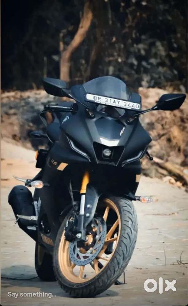 R15 V4 BIKE 5500 KM DRIVEN FIXED PRICE 1,60000
