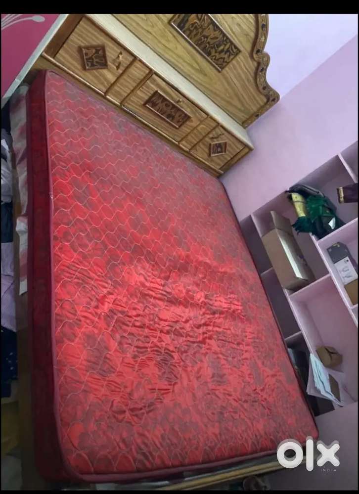 Bed, singardan, Almari.