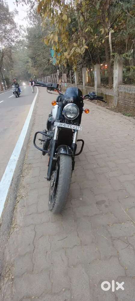 Excellent condition me hai bike,On service record,