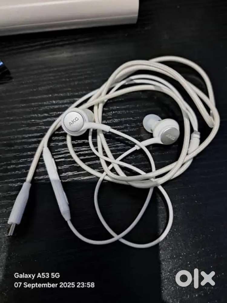 Samsung earphones (AKG)