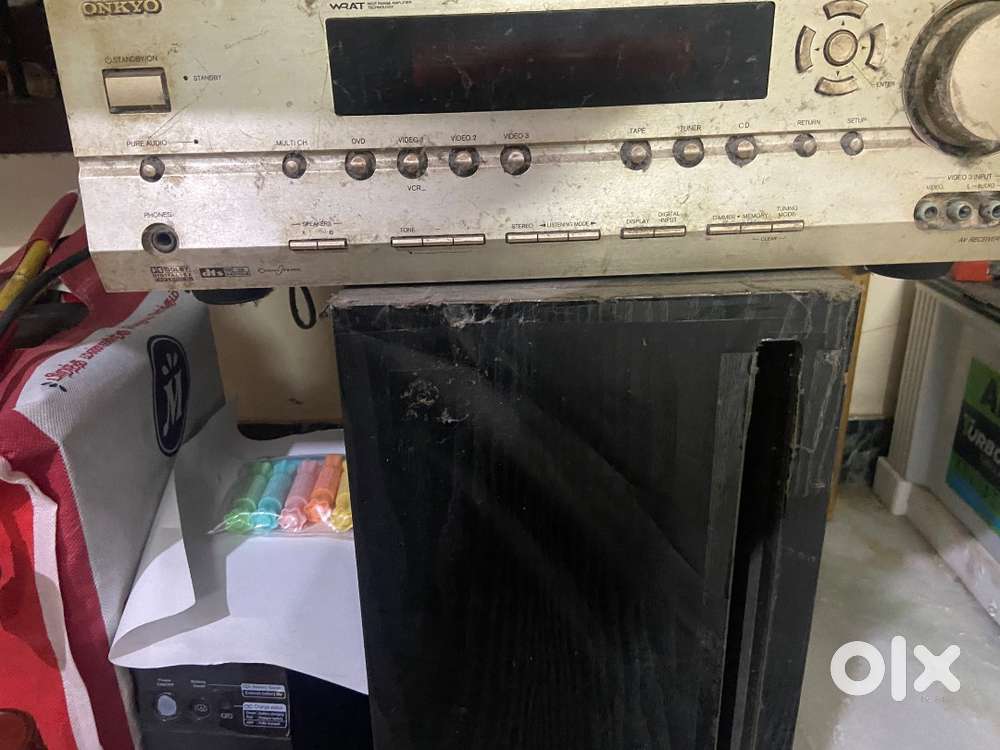 Onkyo 2 tower speakers 1 Center 2 rear speaker