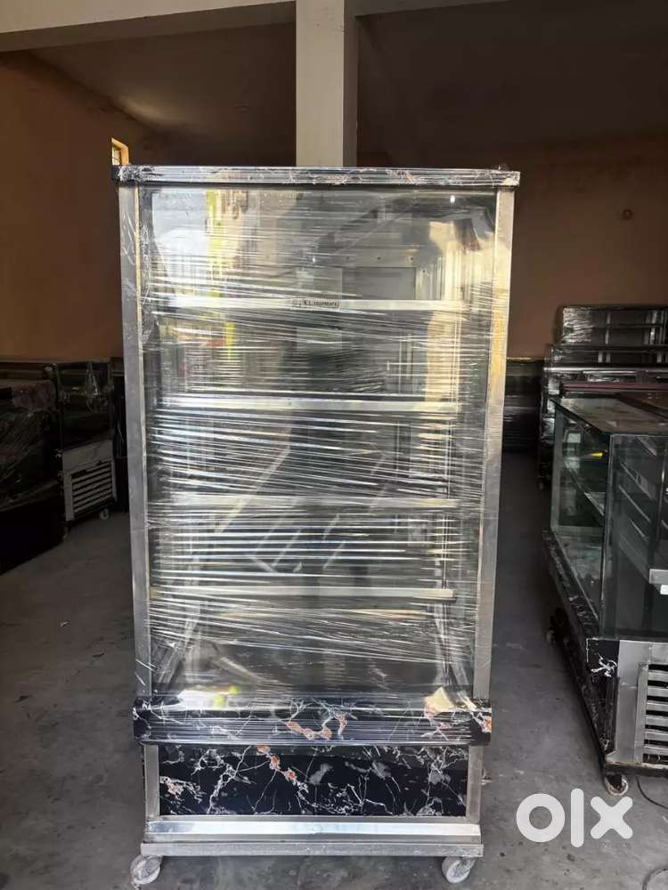 Verticle display fridge