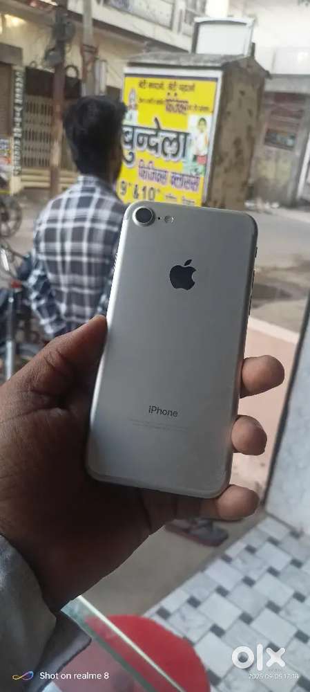 I phone 7 32gb white colour
